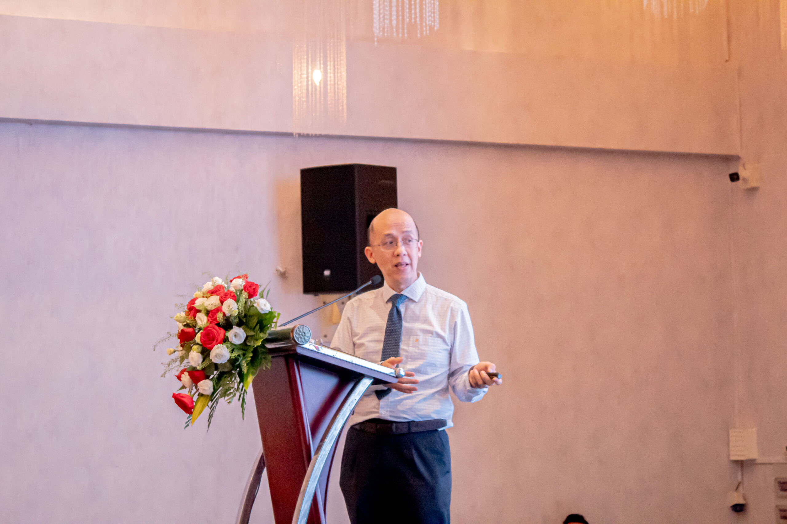 PGS.TS.BS Lê Thượng Vũ báo cáo tại buổi hội thảo phòng chống ung thư TP.HCM lần thứ 28